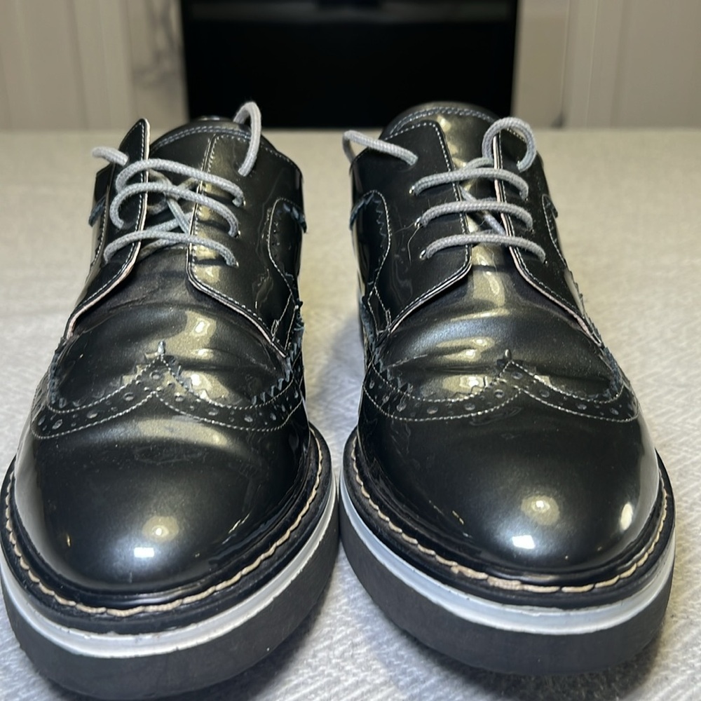 Browns Couture metallic wing tip brogue shoes. Size 8. - Picture 2 of 10